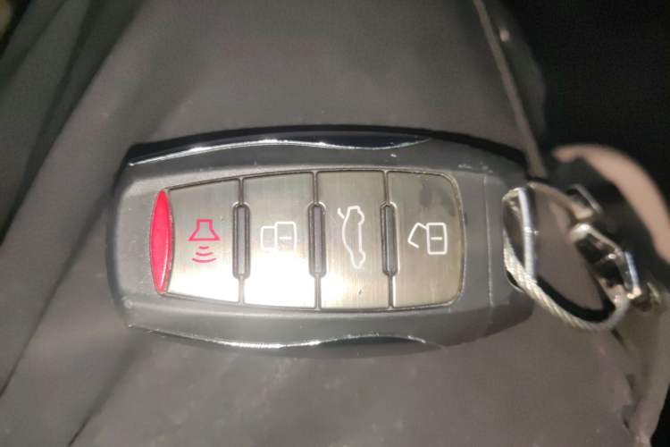 Used ORA Black Cat 2022 351 km Range Luxury Version Lithium-Ion Battery
