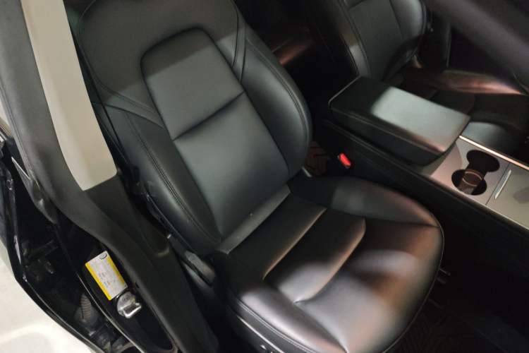 Used Tesla Model Y 2021 Long-Range All-Wheel-Drive Version
