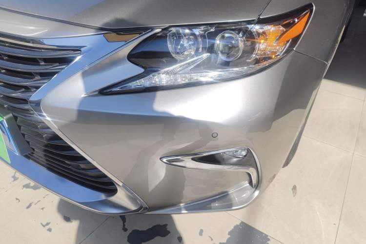 Used Lexus ES 2015 300h Comfort Edition
