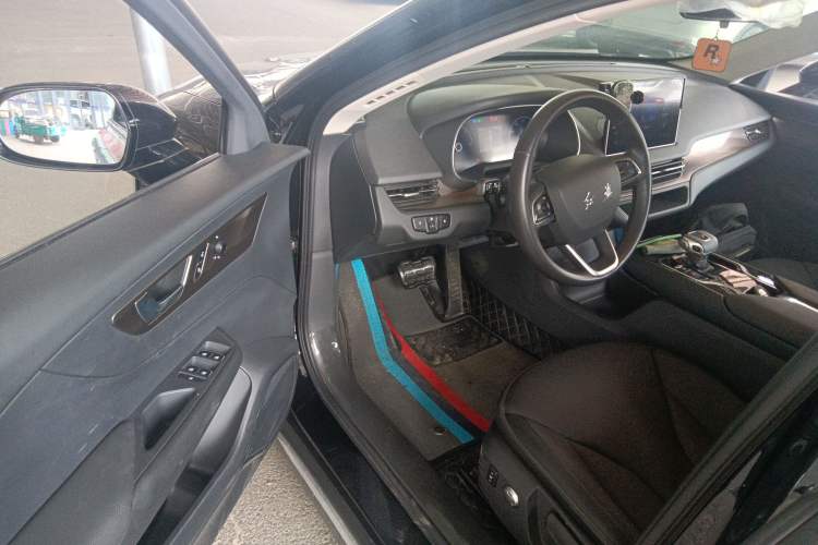 Used Hongqi E-QM5 2024 450km Range Commuter Version
