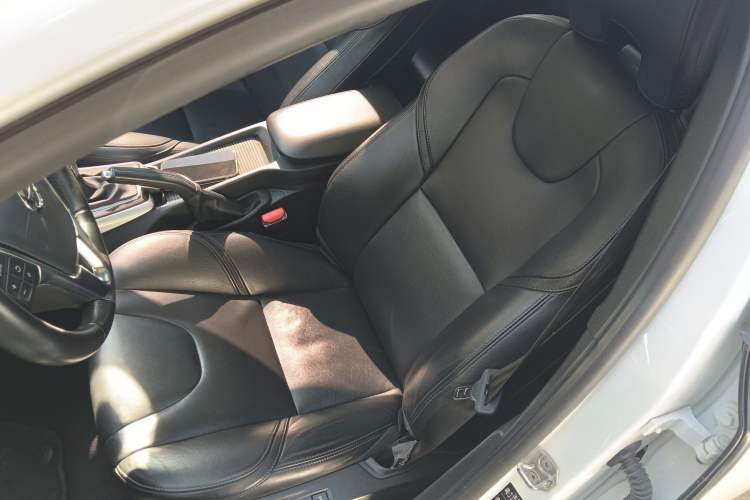 Used Volvo V40 2018 T3 Zhiyi Edition
