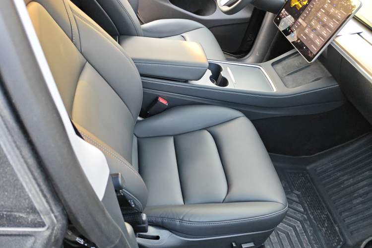 Used Tesla Model Y 2021 Standard Range Rear-Wheel Drive Version
