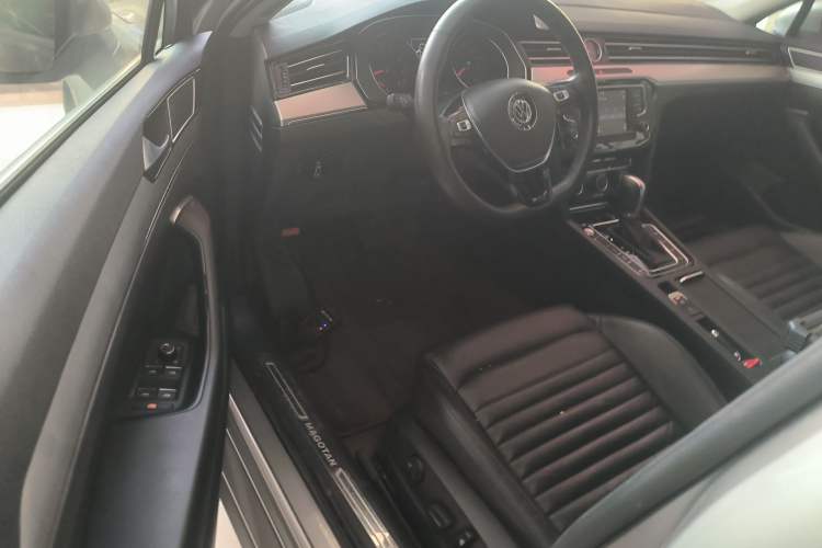 Used Volkswagen Magotan 2017 330TSI DSG Leading Model
