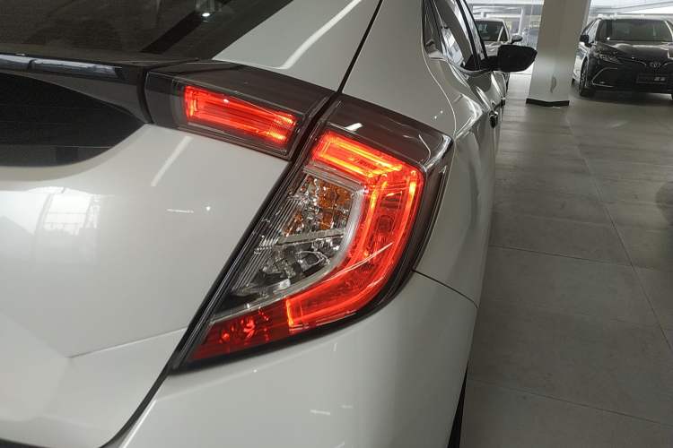 Used Honda Civic 2021 HATCHBACK 220TURBO CVT Trendy Cool Edition
