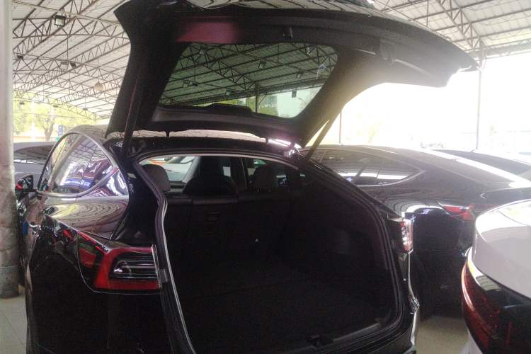 Used Tesla Model Y 2023 Long-Range All-Wheel-Drive Version