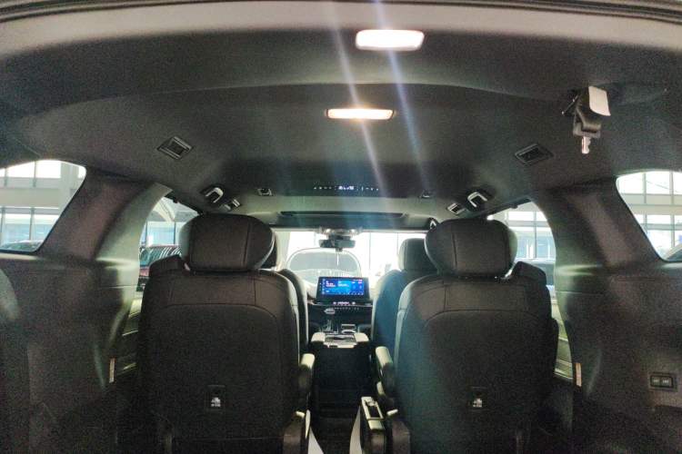 Used Toyota Sienna 2023 2.5L Hybrid Deluxe Edition
