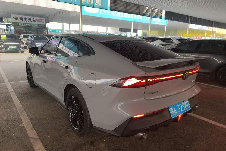 Used Changan UNI-V 2022 1.5T Prestige Version
