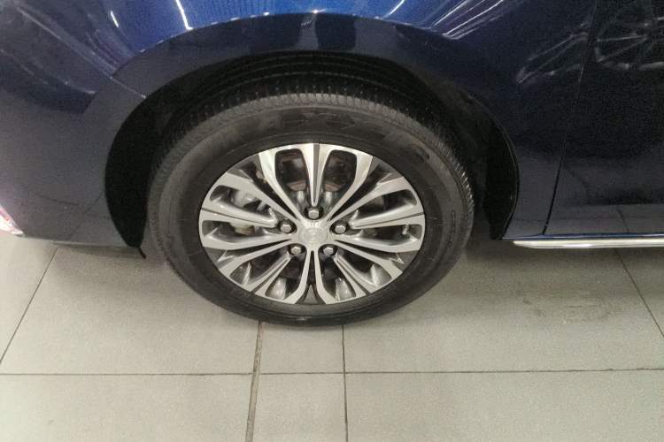 Used Buick GL8 2023 Facelifted Land Cruiser Executive Luxury Version
