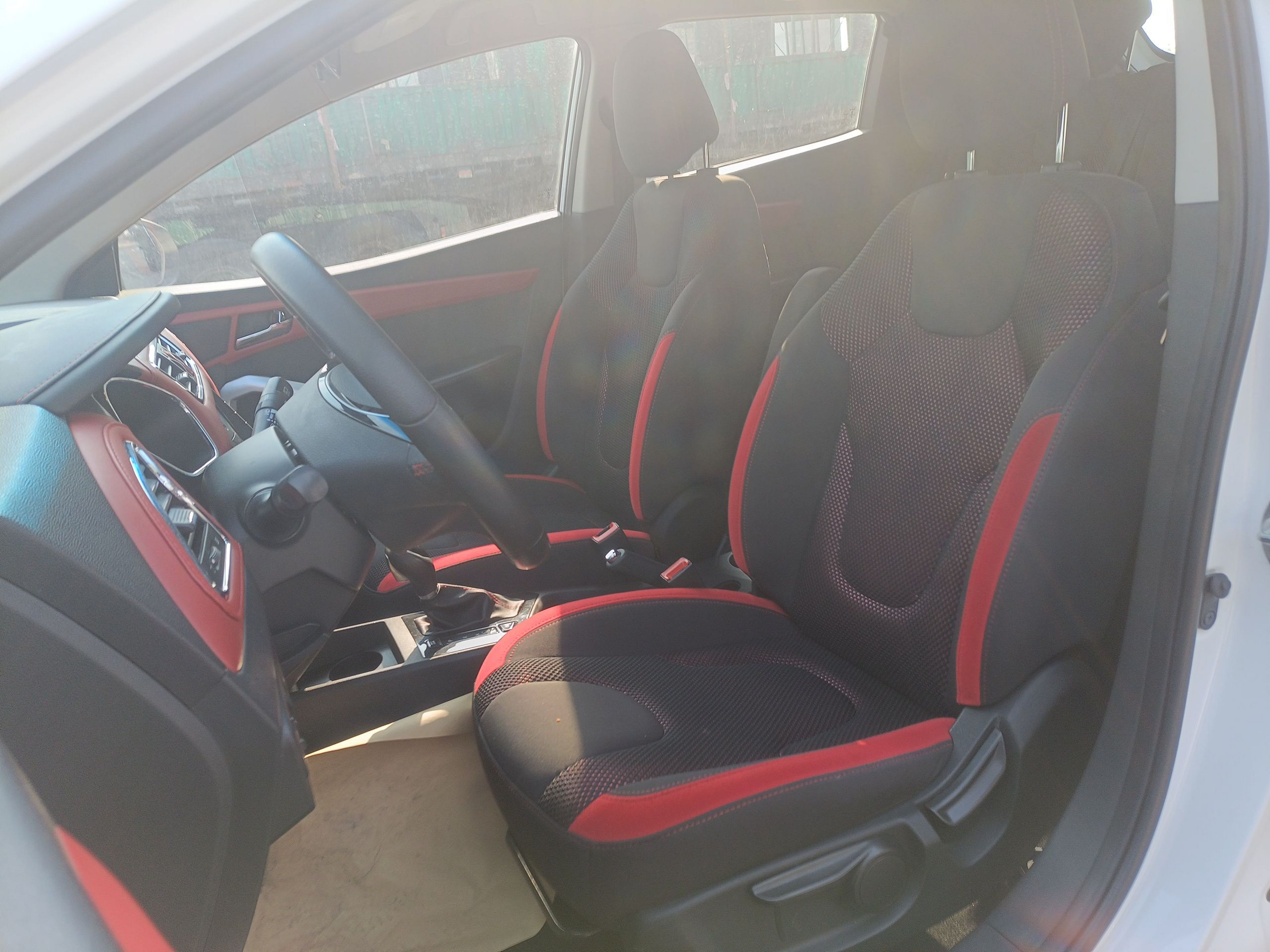 Переднее сиденье в автомобиле