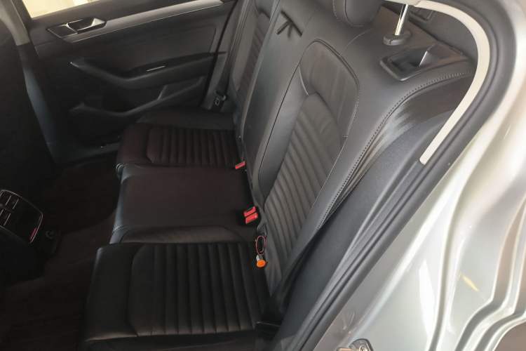 Used Volkswagen Magotan 2017 330TSI DSG Leading Model
