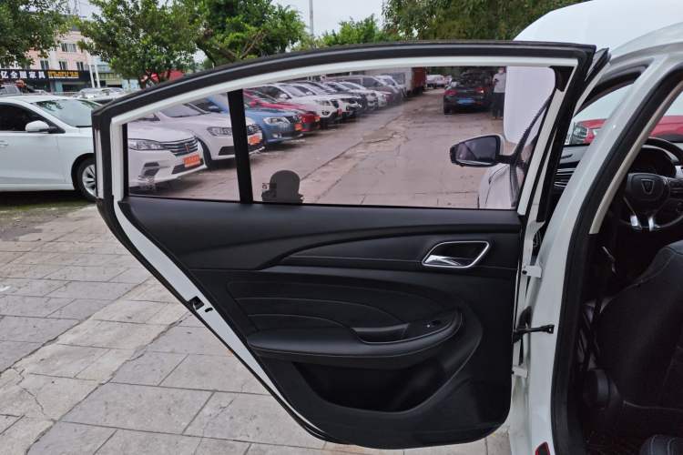 Used Roewe i5 2019 1.5L Automatic 4G Connected Langhao Edition
