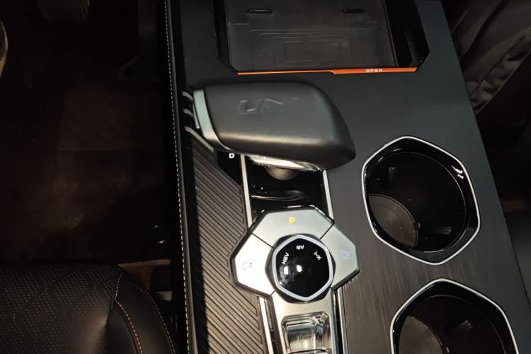 Used Changan UNI-K iDD 2022 Blue Whale iDD 130km 1.5T Prestige Model
