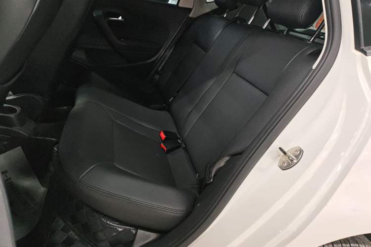 Used Volkswagen Polo 2016 1.6L Automatic Comfort Model
