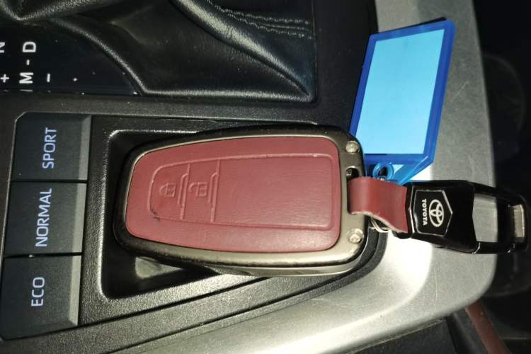 Used Toyota RAV4 2022 2.0L CVT Two-Wheel Drive Prestige Edition
