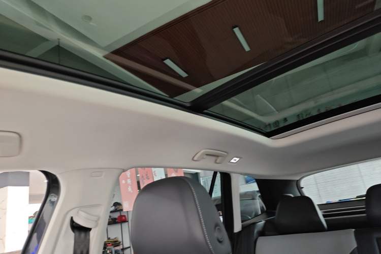 Used Volkswagen Tavendor 2024 380TSI All-Wheel Drive R-Line Cruise Edition
