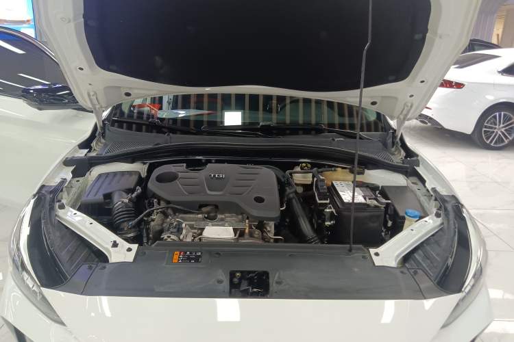 Used MG 5 2022 300TGI DCT Chao Yue Luxury Edition
