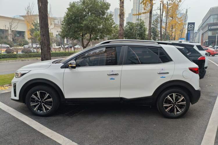 Used Kia kx1 Stonic 2021 1.4L CVT Sunroof Model
