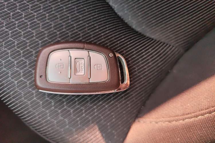 Used Hyundai Elantra 2016 1.6L Automatic ZhiXuan – Elite Version
