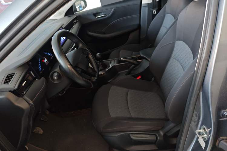 Used Roewe i5 2023 1.5L Manual Comfort Edition
