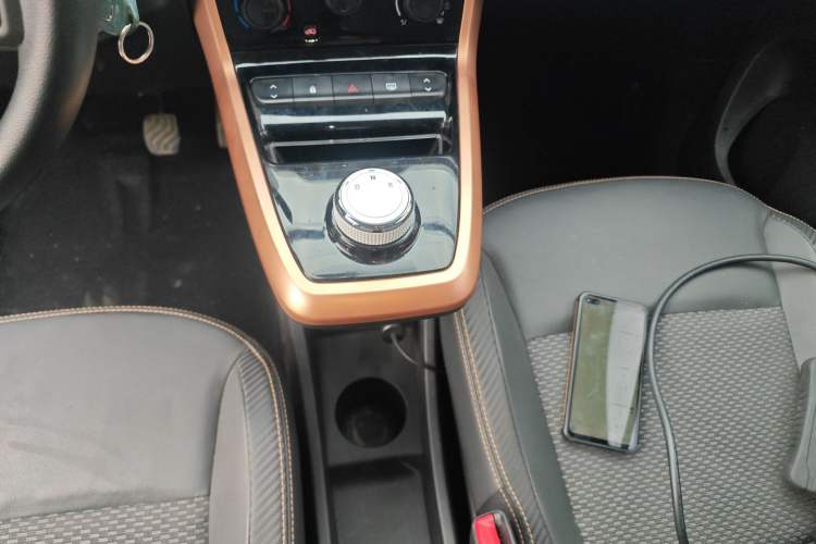 Used Dongfeng NAMMI BOX 2022 Revised Light Wind Edition 201 km Standard Version
