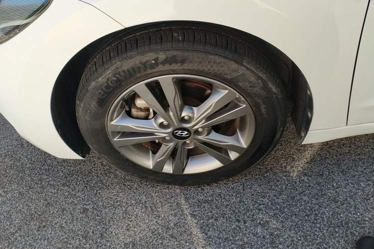 Used Hyundai Elantra 2016 1.6L Manual ZhiXuan · Dynamic Model