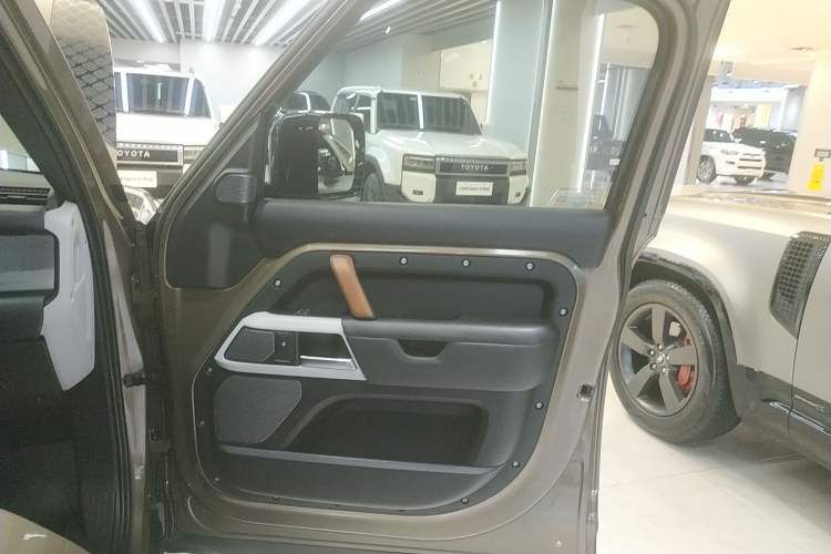 Used Land Rover Defender 2023 110 3.0T P400 X-DYNAMIC HSE
