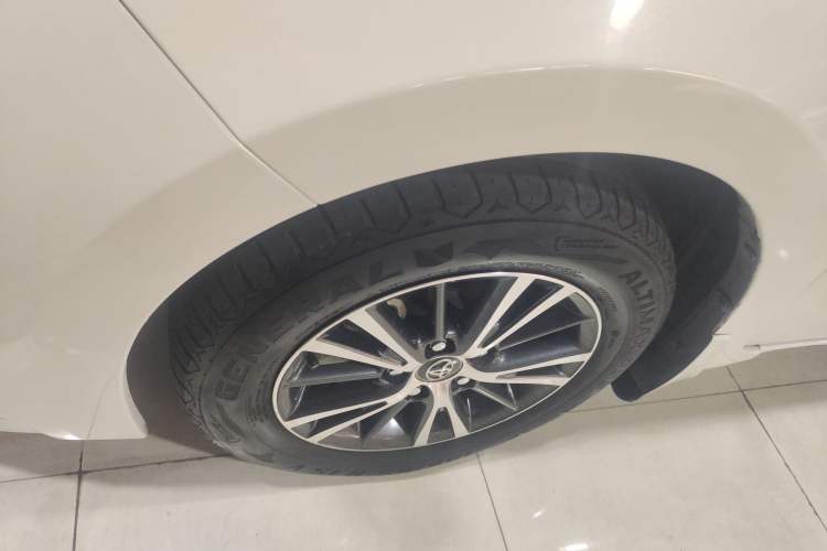 Used Toyota Levin 2017 Revised Dual-Engine 1.8H GS E-CVT Elite Sunroof Version China V Standard