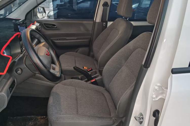 Used Wuling Hongguang New Energy 2024 All-Electric Model 300KM Standard Version
