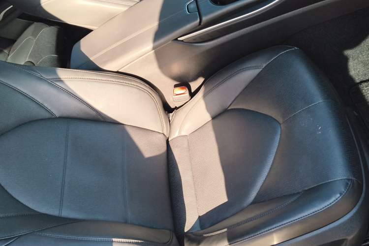 Used Toyota Avalon 2019 Dual-Engine 2.5L Luxury Edition China VI Standard