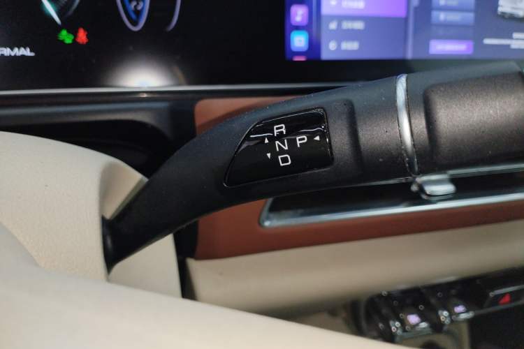 Used ORA Good Cat 2023 401 km Standard Range Luxury Version Lithium Iron Phosphate
