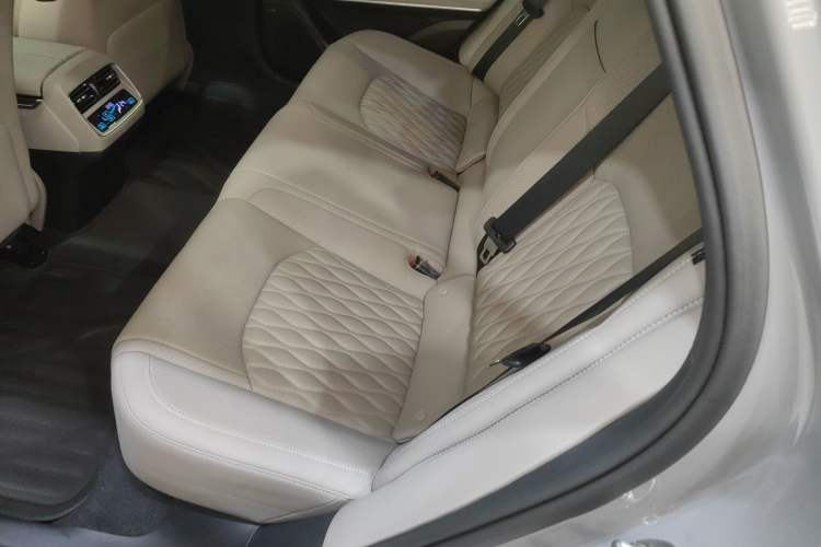 Used BYD Han 2025 EV with 701 km of Laser Radar-Enabled Intelligent Driving
