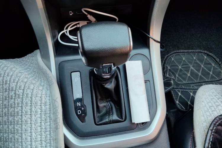 Used SAIC MAXUS T60 2017 2.0T Gasoline Automatic Two-Wheel Drive High-Ride Comfort-Grade Standard Cabin
