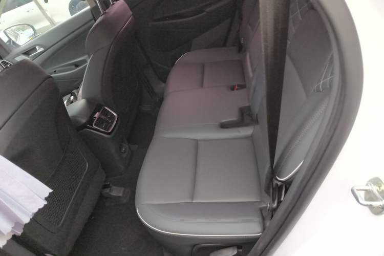 Used Hyundai Tucson 2020 280TGDi Two-Wheel-Drive GLS Fashion Edition China VI Standard
