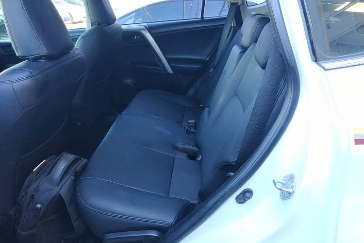 Used Toyota RAV4 2019 2.0L CVT Two-Wheel Drive Comfort Edition China VI Standard