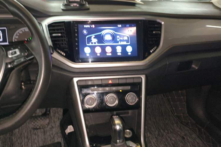 Used Volkswagen T-ROC 2018 230TSI DSG Two-Wheel Drive Advanced Version China V Standard
