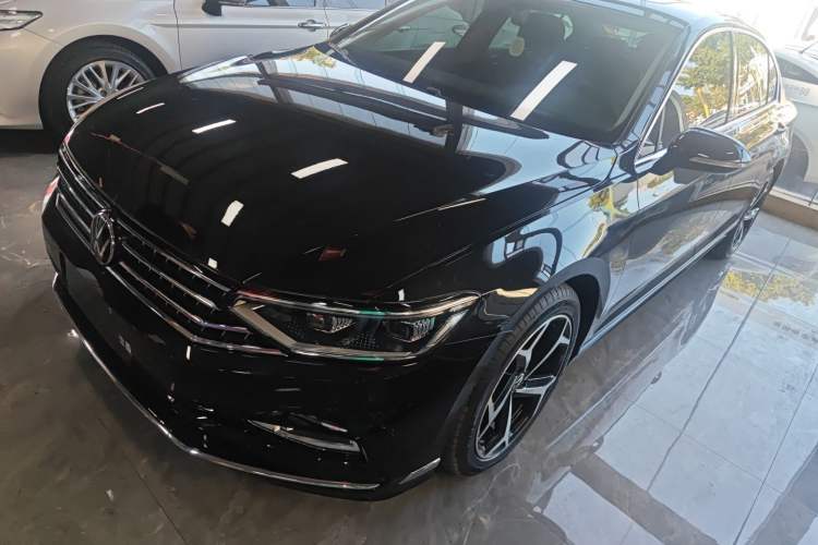 Used Volkswagen Magotan 2023 2 Million Units Limited Edition 330TSI DSG Leading Version