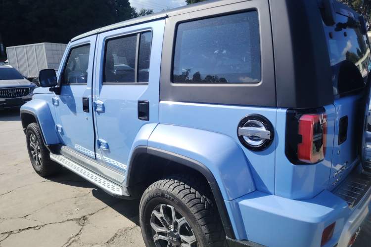 Used  BJ40 2023 2.0T Automatic Four-Wheel Drive Urban Hunter Edition Chivalrous Type
