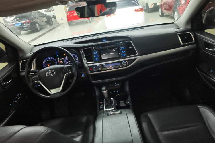 Used Toyota Highlander 2018 2.0T Four-Wheel Drive Luxury Edition 7 Seats China V Emission Standard
