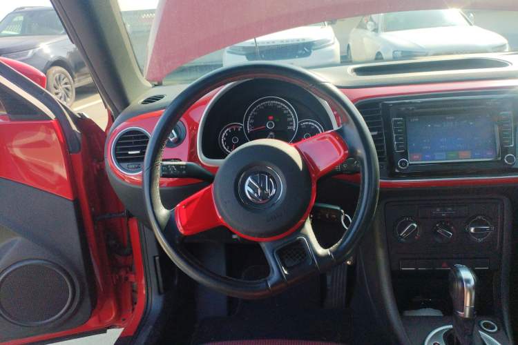 Used Volkswagen Beetle 2015 180TSI model
