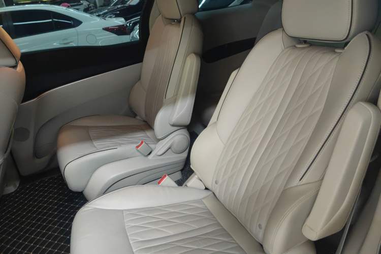 Used Buick GL8 2022 Land Business Class 652T Luxury Model
