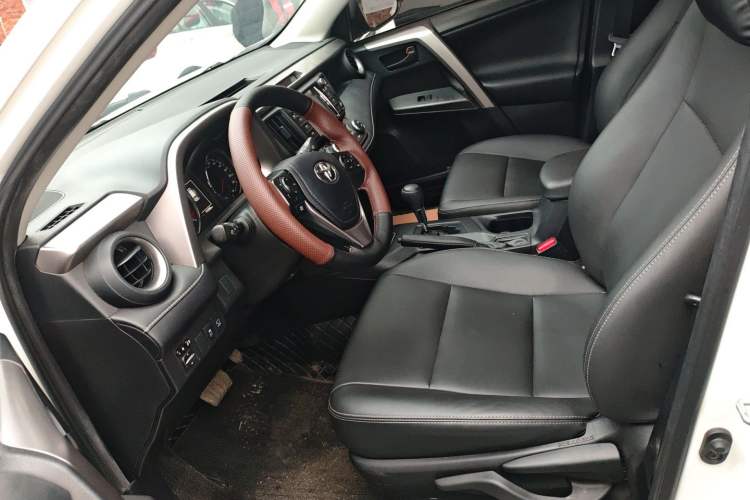 Used Toyota RAV4 2019 2.0L CVT Two-Wheel Drive Fashion X Limited Edition China VI Standard