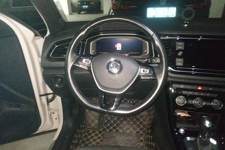 Used Volkswagen T-ROC 2019 280TSI DSG Four-Wheel Drive Luxury Version China V Standard
