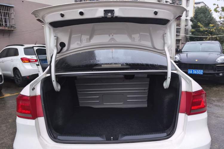 Used Volkswagen Santana 2013 1.6L Manual Fashion Edition
