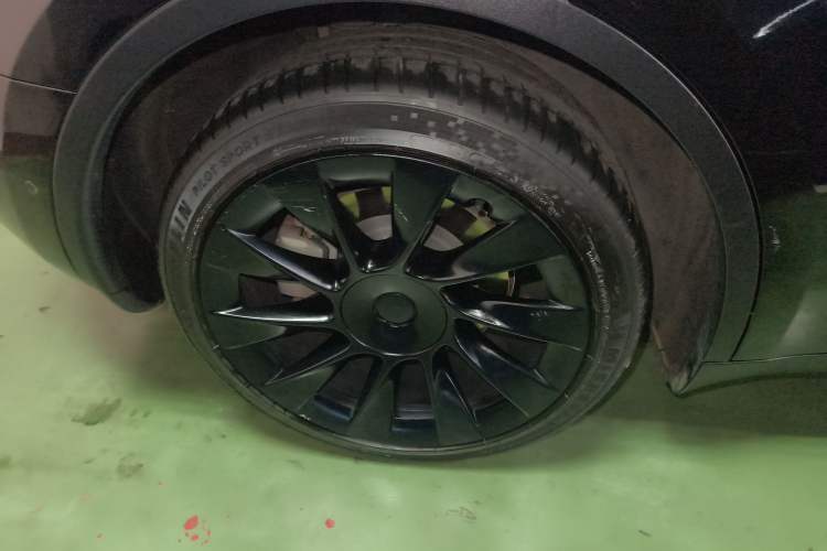 Used Tesla Model Y 2021 Long-Range All-Wheel-Drive Version
