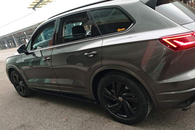 Used Volkswagen Touareg 2021 3.0 TSI Luxury Edition Black Diamond Sport Package
