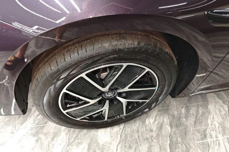 Used BYD Qin L 2025 DM-i Smart Drive 120KM Superior Model
