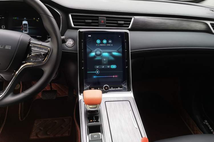 Used Roewe RX5 2025 PLUS 330TGI Automatic Trendsetting Smart Edition
