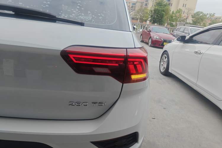 Used Volkswagen T-ROC 2021 280TSI DSG Two-Wheel Drive Comfort Connect Edition