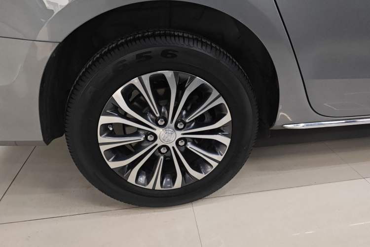 Used Buick GL8 2023 Land Executive Class Smart Enjoyment Model
