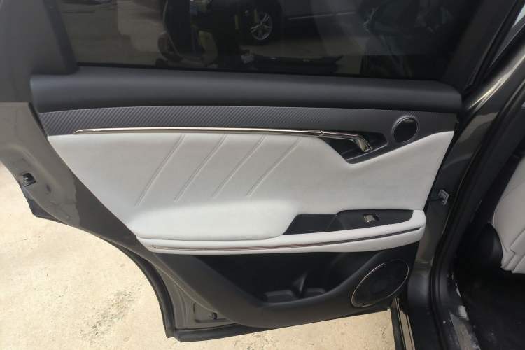 Used VOYAH FREE 2025 318 259 km All-Wheel-Drive Exploration Edition
